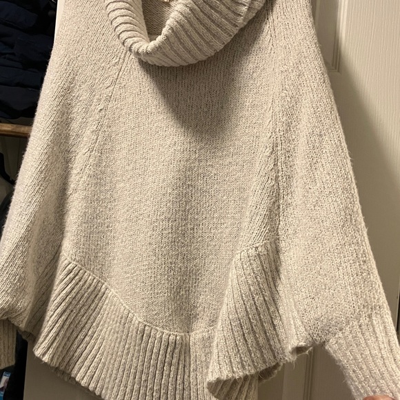 Maison Jules Cream Knit Poncho - Picture 5 of 10
